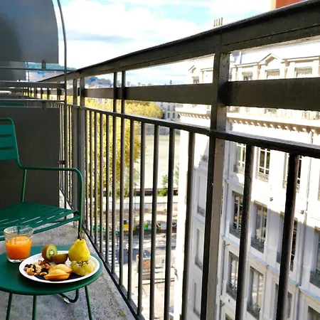 Okko Hotels Lyon Centre-2